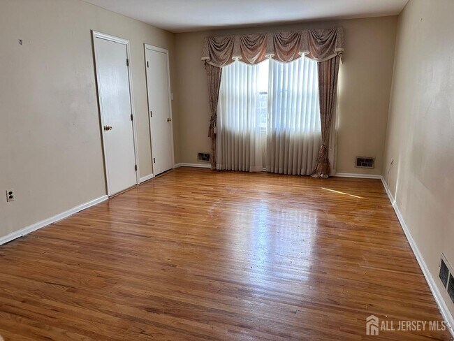 Building Photo - 4 Eric Ln