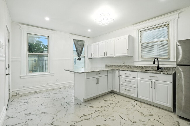 Building Photo - 97 Hopkins Pl