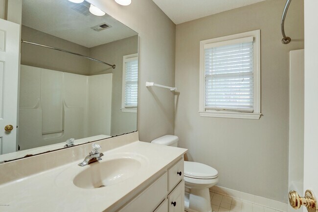 Building Photo - 203 Wagon Wheel Way