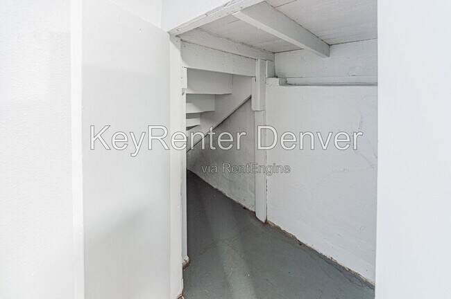 Building Photo - 929 5th St