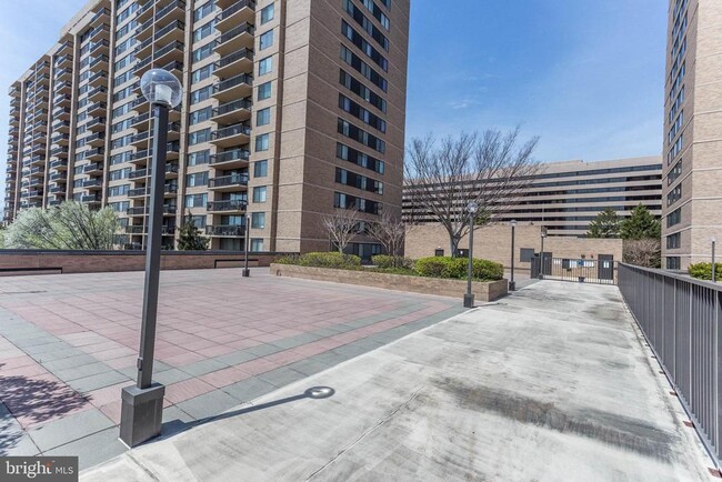 Building Photo - 3713 S George Mason Dr