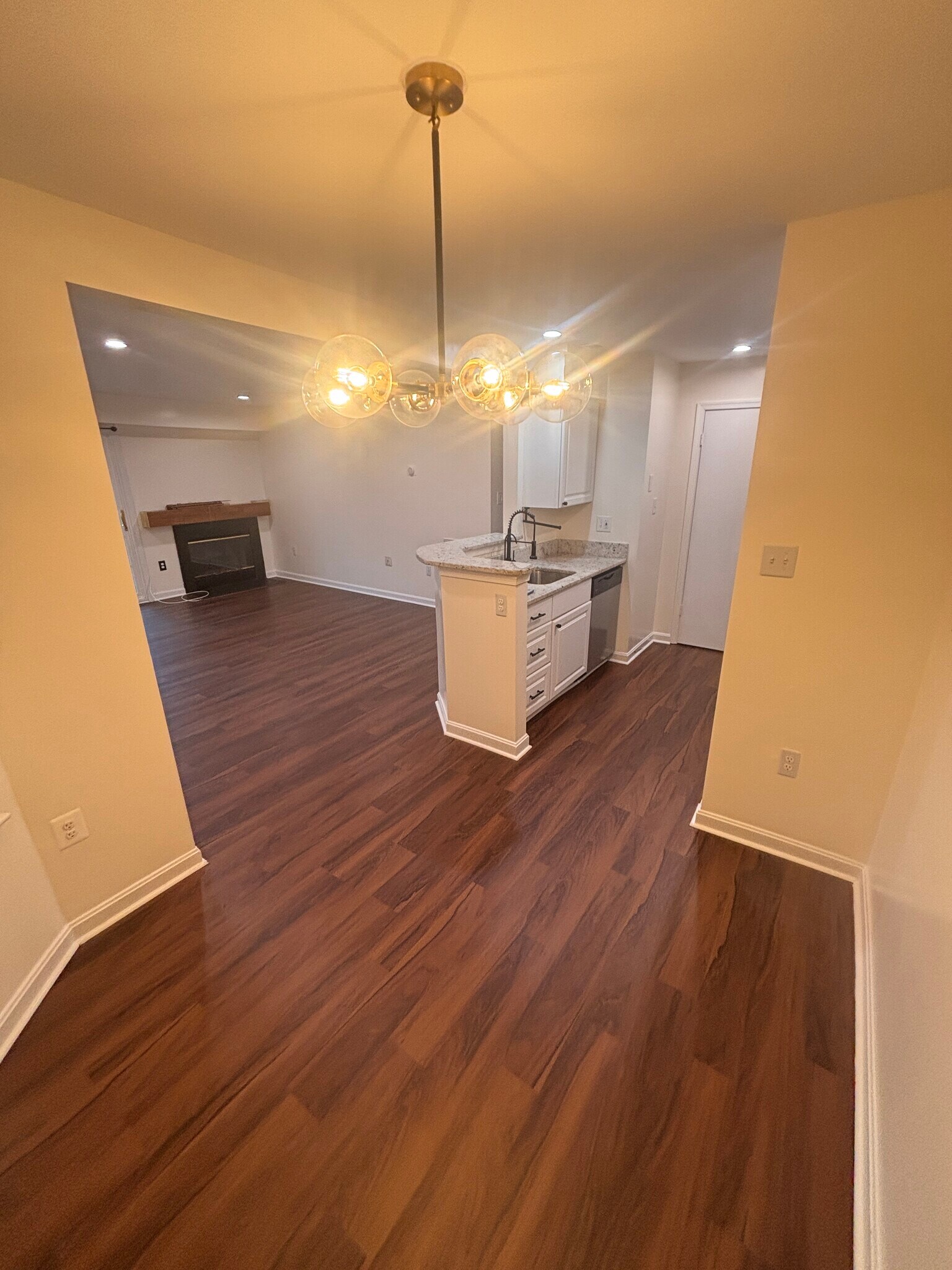 Building Photo - 6911 Victoria Dr