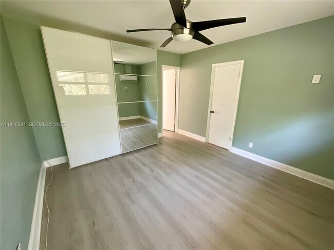 Building Photo - 2716 NE 30th Pl