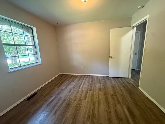 Building Photo - Location! Location! This super cute 3 bedroom 2 full bathroom 2 car garage home with a bonus Room...