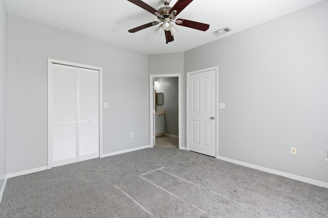 Building Photo - 5507 Legacy Crescent Pl