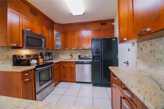 Building Photo - 5151 Collins Ave