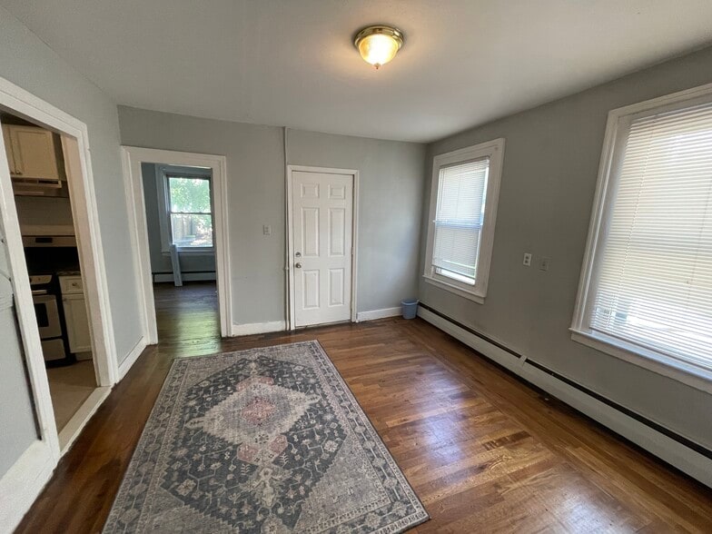 Building Photo - 35 William St