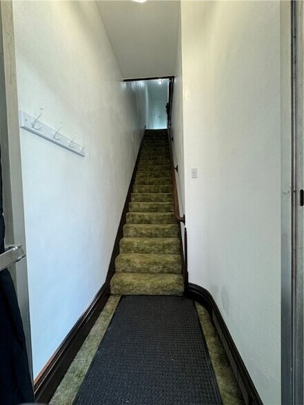 Building Photo - 407 Fallowfield Ave