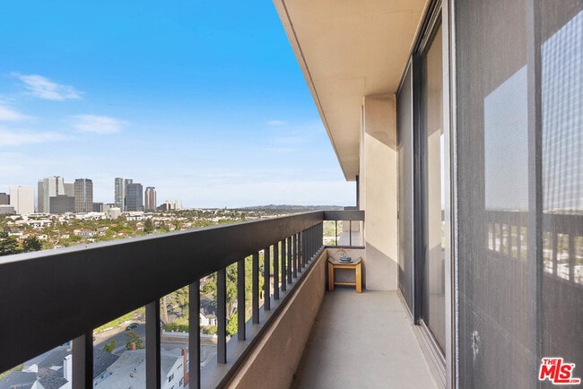 Building Photo - 10590 Wilshire Blvd