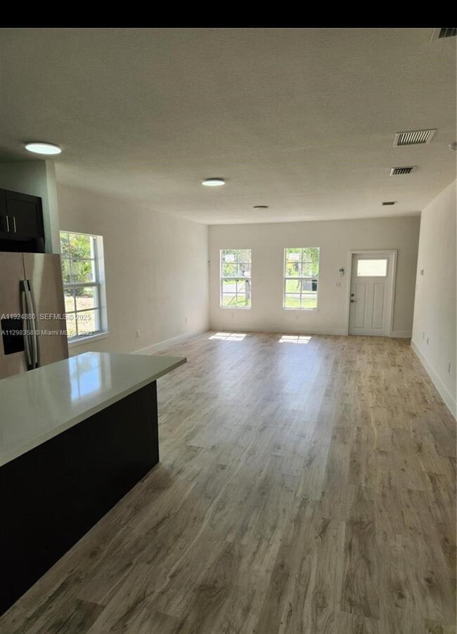 Building Photo - 22175 Miami Ave