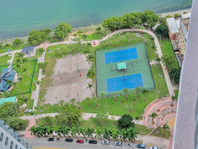 Building Photo - 1750 N Bayshore Dr