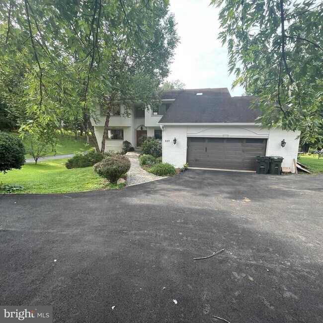 Building Photo - 3137 Trenholm Dr
