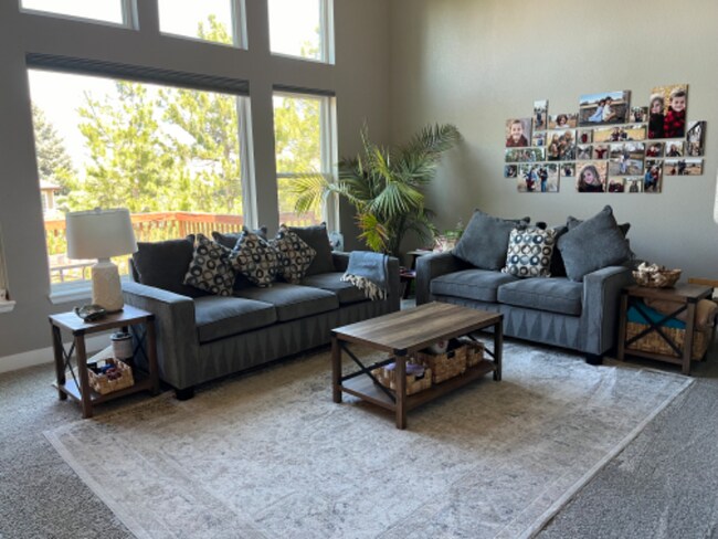 Building Photo - 541 Rita Pl