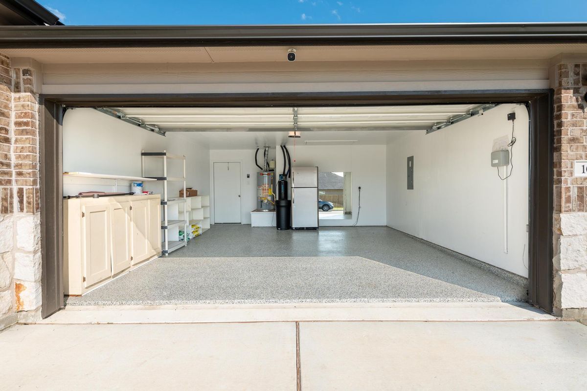 Building Photo - 105 Black Wolf Run