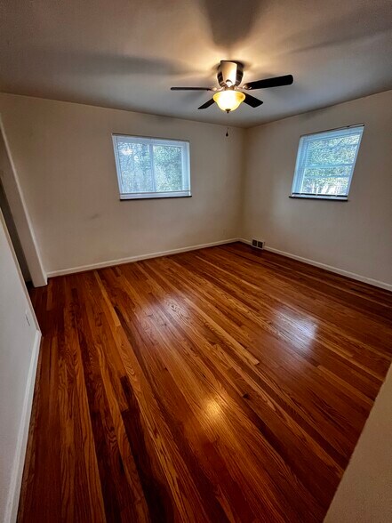 Building Photo - 137 Wrenwood Ln