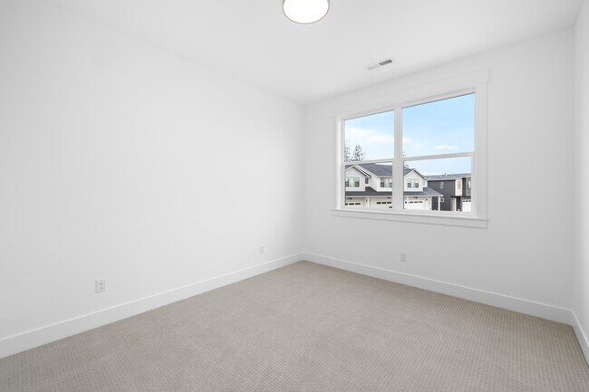 Building Photo - 111 Golf View Dr