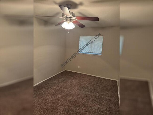 Building Photo - 5408 Greenwood Way