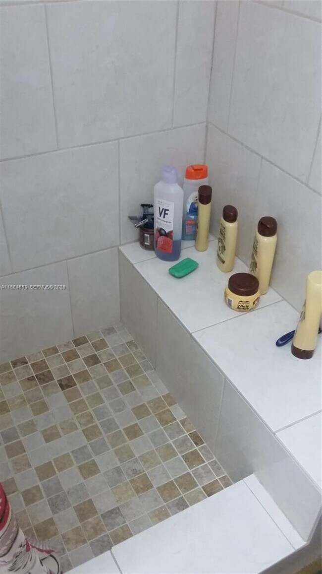 Building Photo - 10000 NW 80th Ct