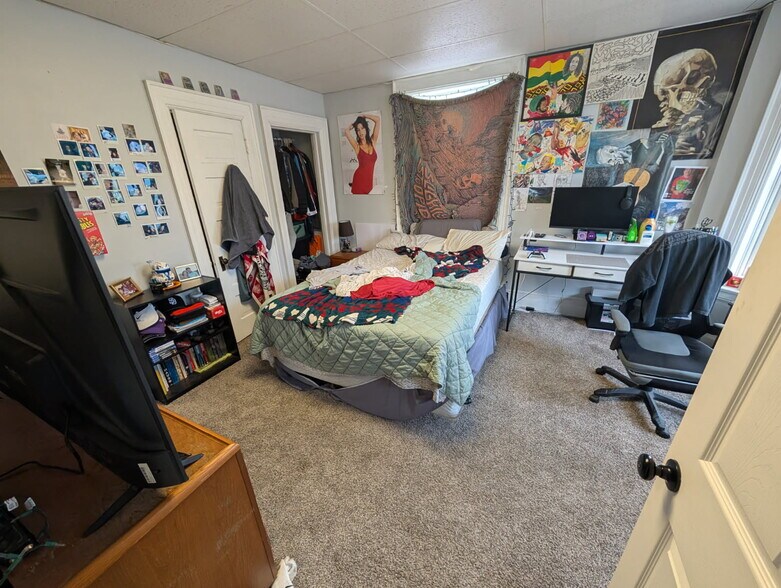 Building Photo - 508 S 4th St