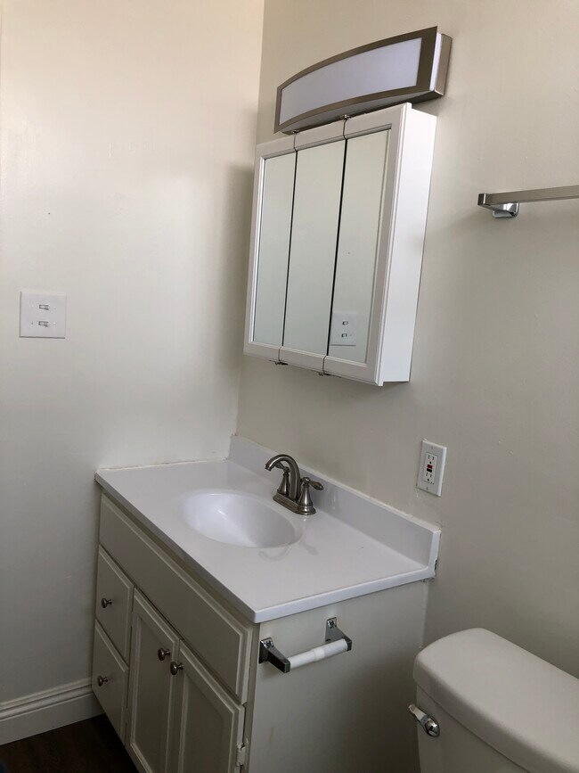 2nd floor bathroom - 6110 Seville Ave