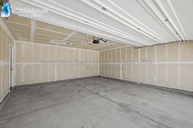 Building Photo - 3520 N La Paz Dr