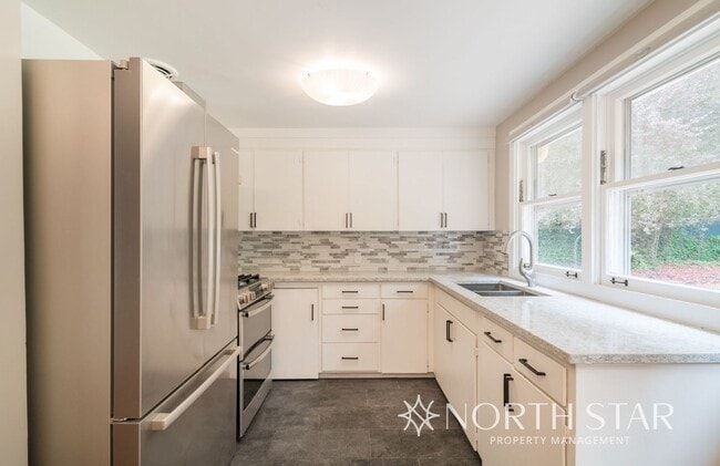 Building Photo - Charming Cottage in Lake Oswego