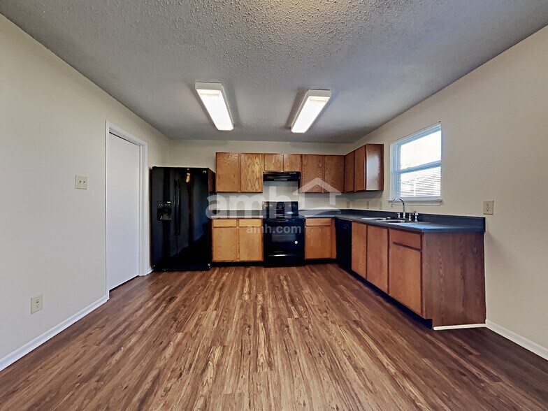 Building Photo - 6838 W Stansbury Blvd