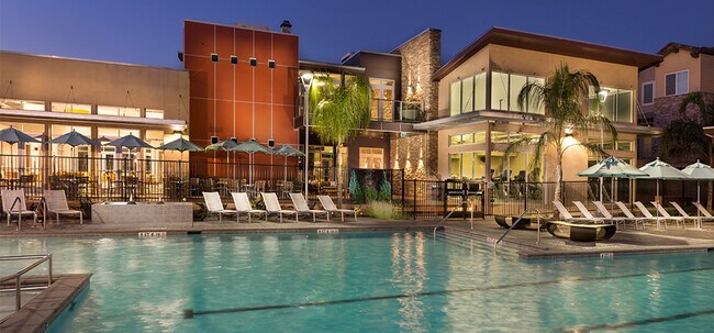 Building Photo - New Townhouse 3 bed 3.5 bath In South San ...