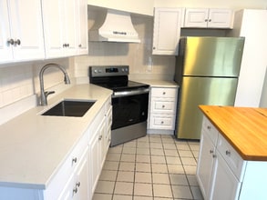 Building Photo - 141 West St