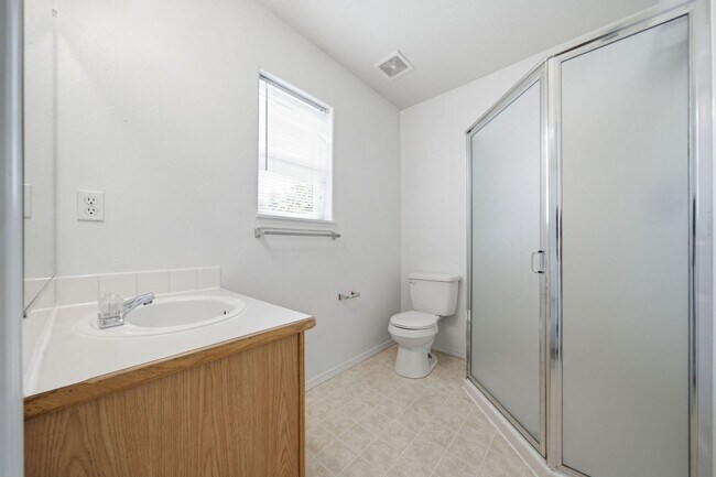 Building Photo - 1499 NE Birkshire Ct