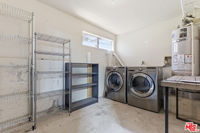 Building Photo - 1083 1/2 W Kensington Rd