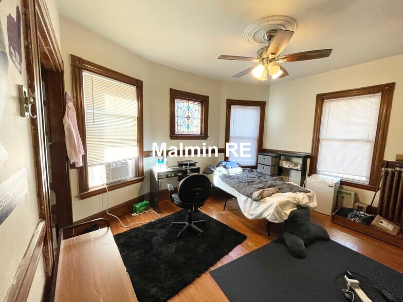 Building Photo - 89 Hillside St