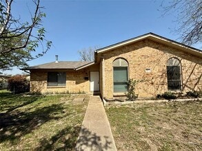 Building Photo - 2107 Rockwood Dr