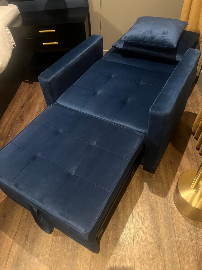 Building Photo - 100 Orchard St