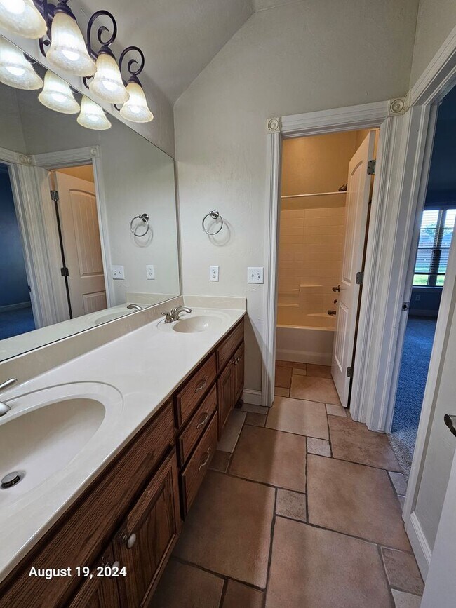 Building Photo - 3 (Bed)/2.5 (Bath) w/ Storm Shelter and Po...