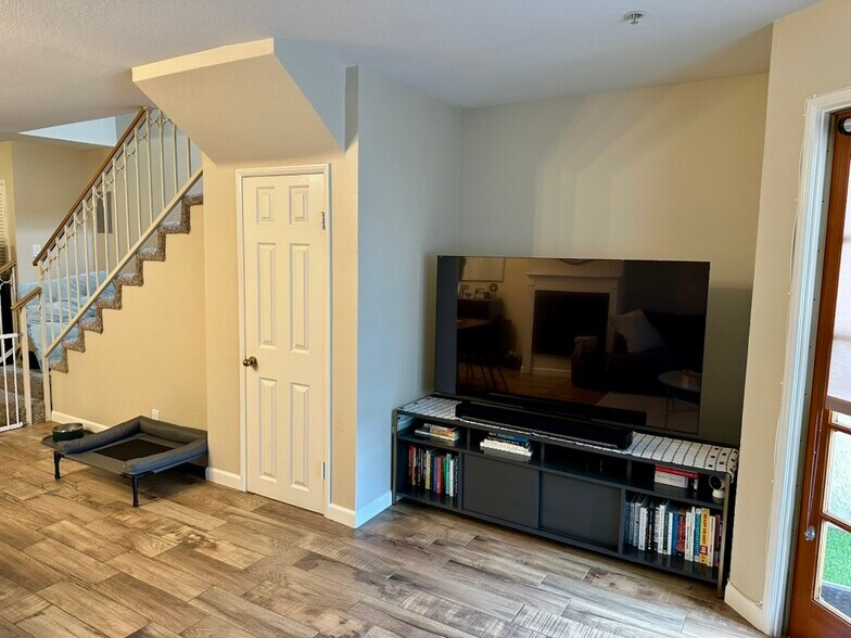 Building Photo - 537 N Adams St