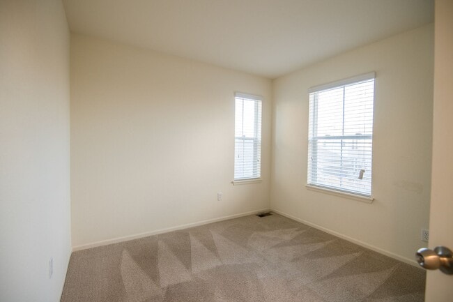 Building Photo - 2 Bedroom 2 1/2 Bath in Mosaic