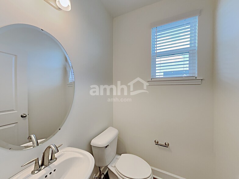 Building Photo - 5254 Lake Maxwell Dr