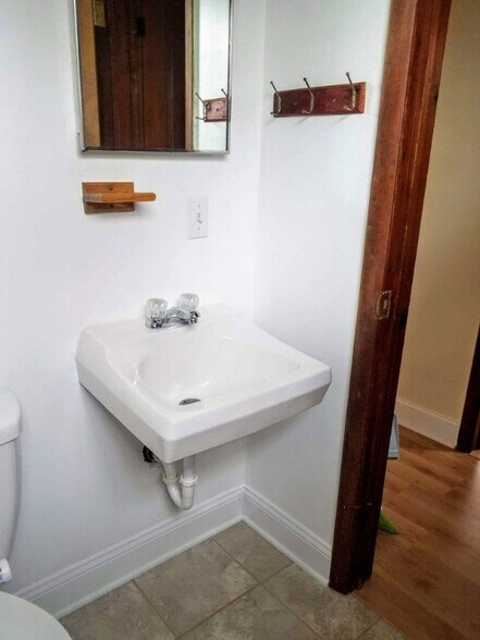 Building Photo - 512 Clinton St