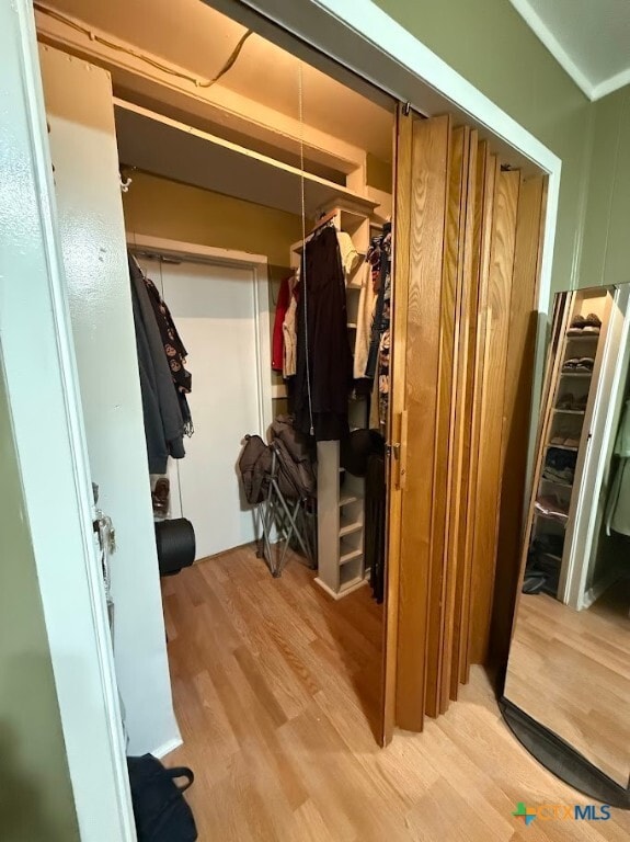 Building Photo - 827 Contour Dr