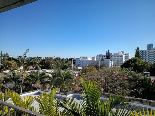 Building Photo - 1439 West Ave