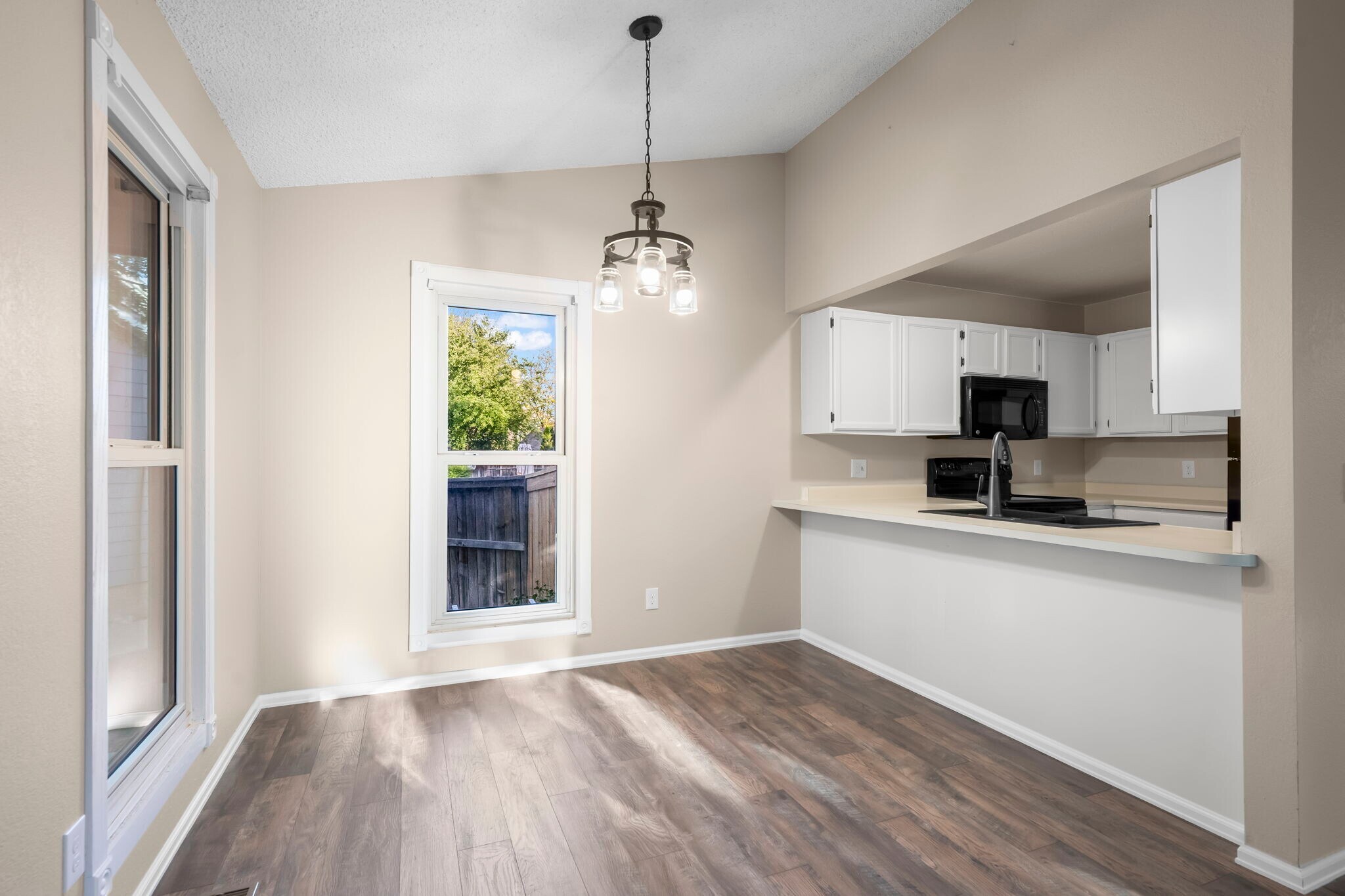 Building Photo - 12665 Grove Ct