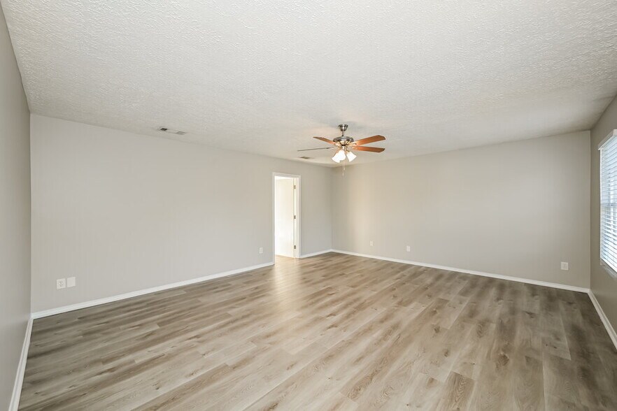 Building Photo - 805 General Barksdale Dr