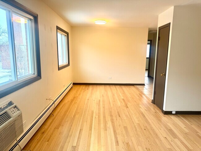 Building Photo - 424 Elgin Ave