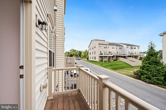 Building Photo - 5822 Oakdale Vlg Rd