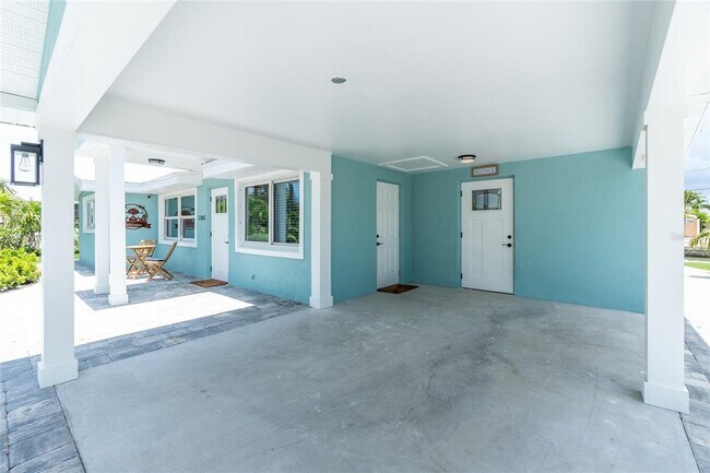 Building Photo - 1265 Holiday Dr
