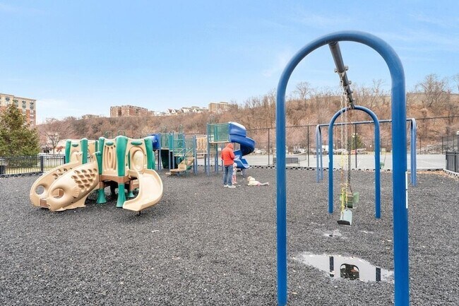 Building Photo - 26 Ave at Port Imperial