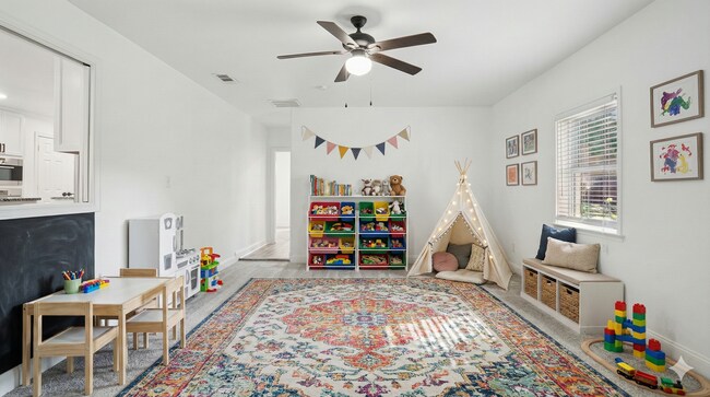 Building Photo - 3855 Crest Cove Cir