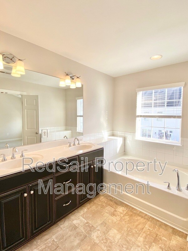 Building Photo - 116 Peyton Randolph Dr