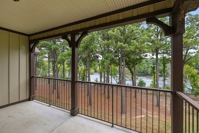 Building Photo - 463 Waters Edge